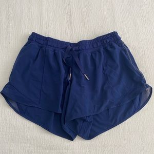 Lululemon Hottie Hot 2.5” Short - Size 8